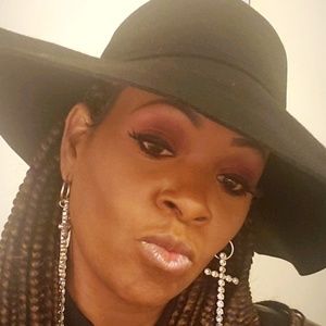 Meet your Posher, Adelle